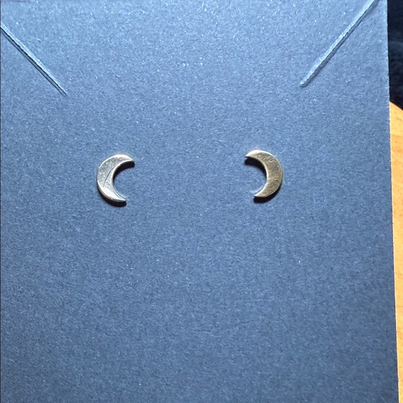 14k Gold Crescent Moon Stud Earrings - Unbranded - Picture 9 of 9